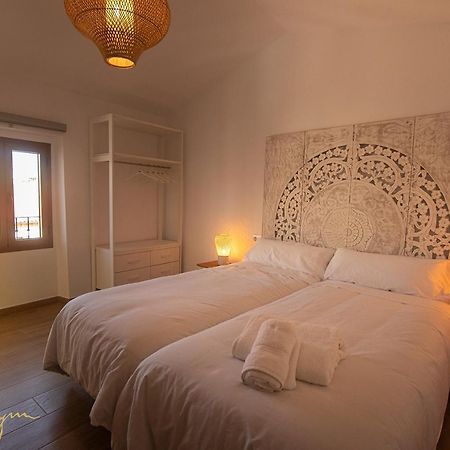 Apartamentos Turisticos Abrilymarzo Caces Eksteriør billede