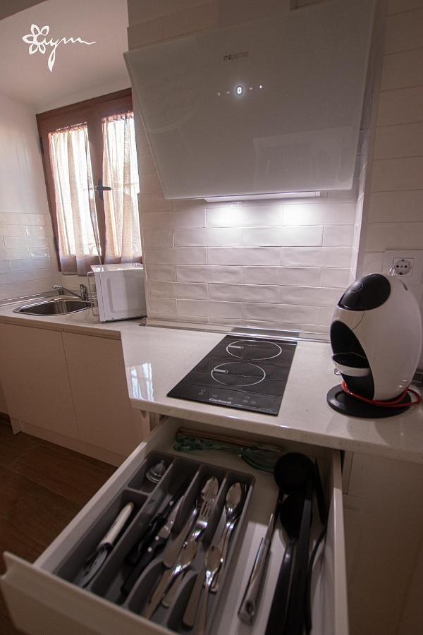 Apartamentos Turisticos Abrilymarzo Caces Eksteriør billede