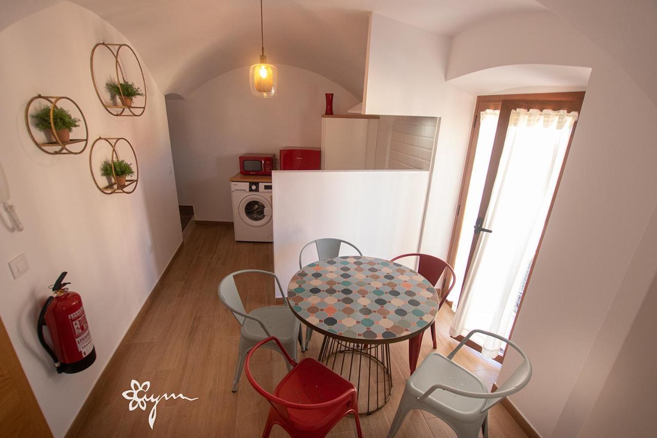 Apartamentos Turisticos Abrilymarzo Caces Eksteriør billede